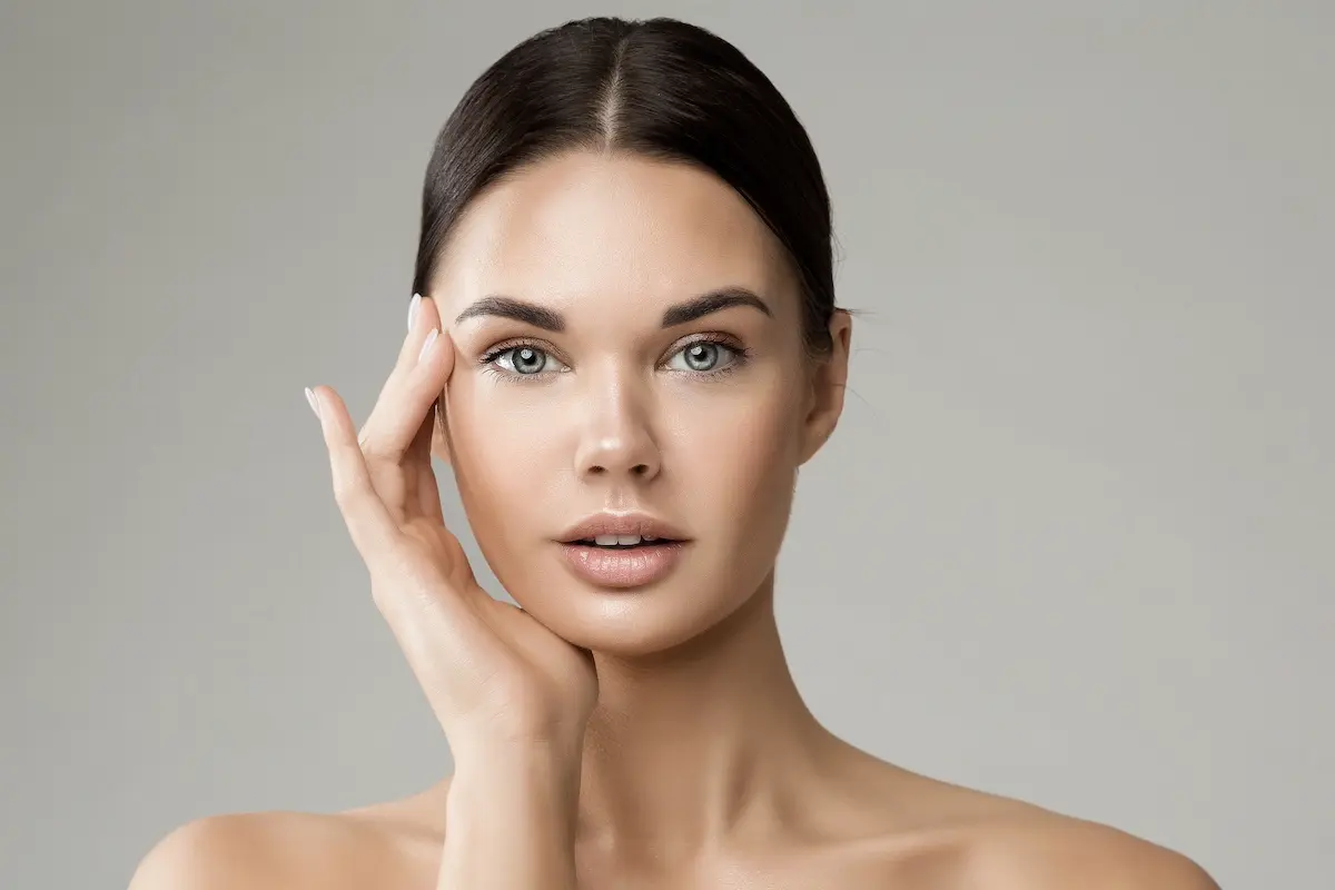 Augenoberlider nach einer Lidstraffung in der Dermatologie Friedensengel