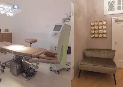 Räumlichkeiten Dermatologie am Friedensengel Behandlungs und Wartezimmer