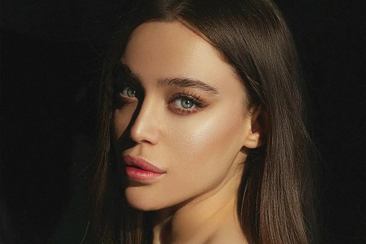 Straffes Gesicht nach einem Fadenlifting in Muenchen